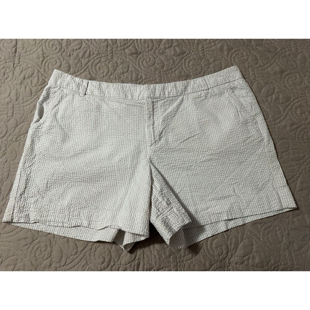 Crown & Ivy Women's Beige & White Seersucker Shorts Size 14 4"